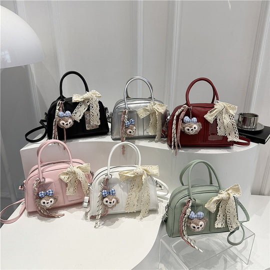 Damen Mini-Handtasche mit niedlichem Plüschanhänger und filigraner Schleifenverzierung Nord Taschen