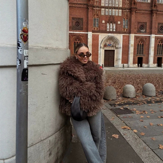 Damen Kurzjacke aus langflorigem Kunstpelz mit extra breitem Schalkragen Nord Taschen