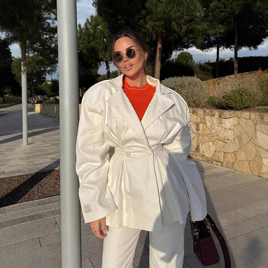 Damen Taillierter Oversize-Blazer mit betonter Schulterpartie und Kellerfalten Nord Taschen