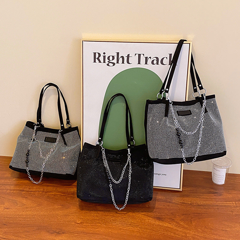 Damen Glamouröse Handtasche mit Kettenverzierung Nord Taschen
