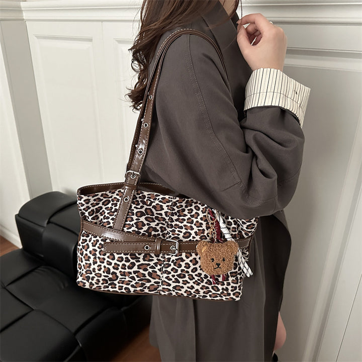 Damen Hobo-Tasche mit elegantem Leo-Design und praktischen Fächern Nord Taschen