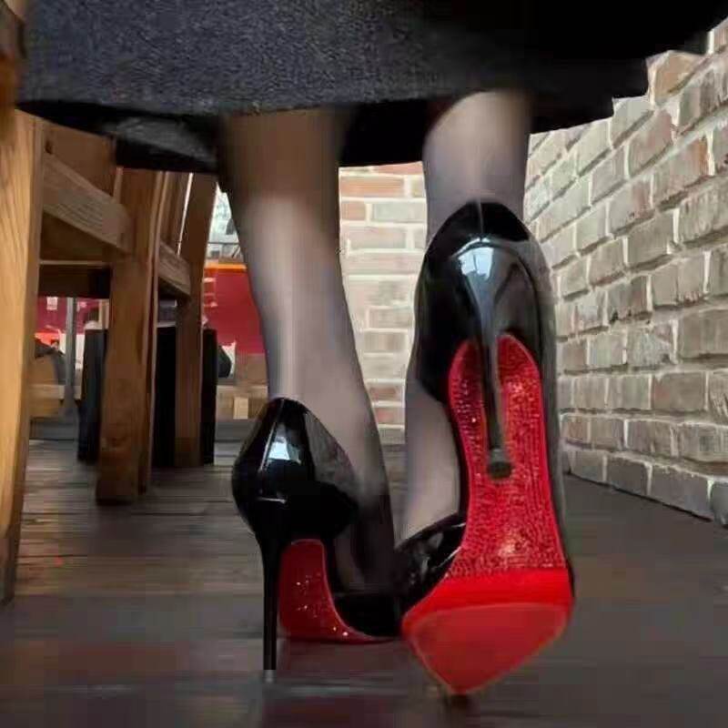 Damen elegante Stiletto-Pumps mit glänzender Oberfläche Nord Taschen