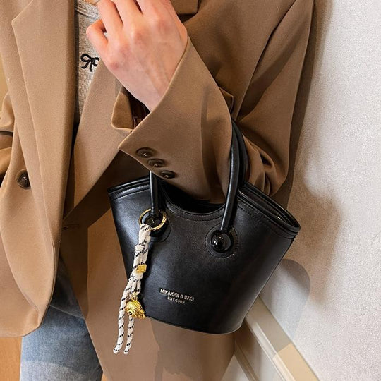 Damen Handtasche im modernen Design mit abnehmbarem Schlüsselanhänger | Nord Taschen