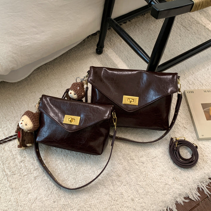 Damen elegante Umhängetasche mit verspieltem Anhänger Nord Taschen
