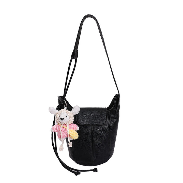 Damen Handtasche mit verspieltem Tieranhänger Nord Taschen