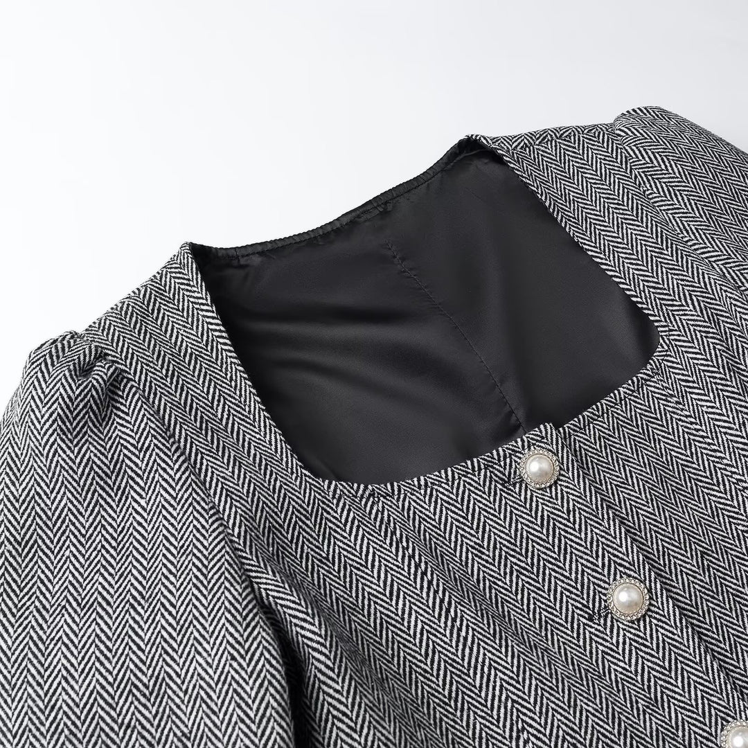 Damen Kurzblazer mit Fischgrätstruktur, eckigem Ausschnitt und Zierknöpfen Nord Taschen