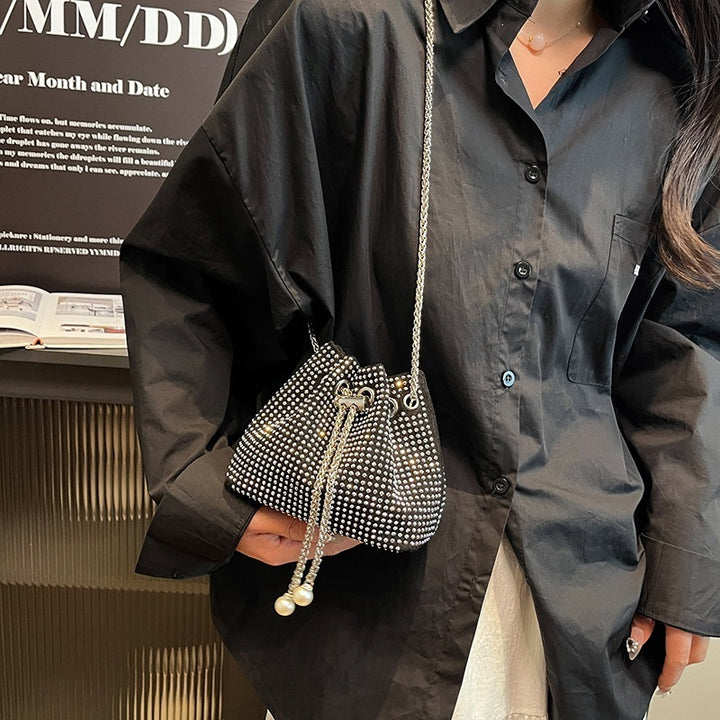 Damen glamouröse Beuteltasche mit Kettenakzenten Nord Taschen
