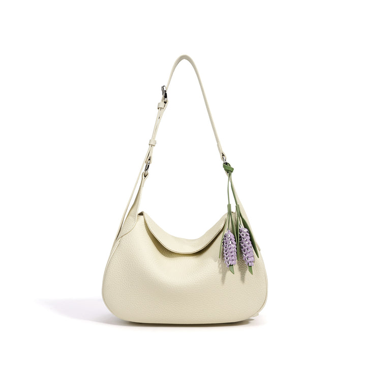 Damen Hobo-Tasche aus hochwertigem Leder mit verspieltem Blumenanhänger Nord Taschen