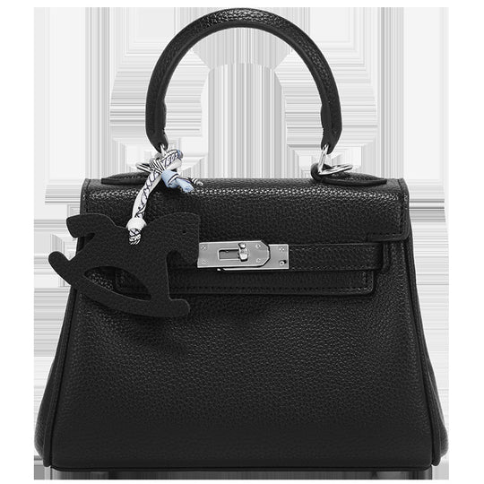 Damen Handtasche im zeitlosen Design mit edlem Schlüsselanhänger Nord Taschen