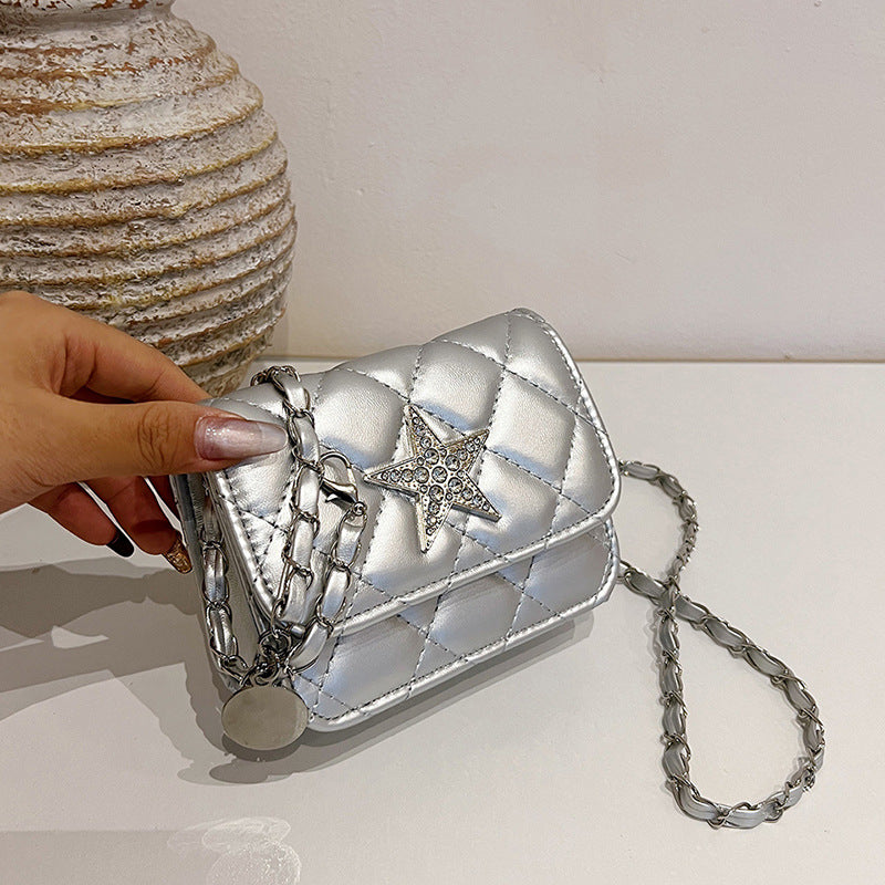 Damen Clutch-Tasche mit eleganter Steppmusterung und funkelndem Sternenanhänger Nord Taschen