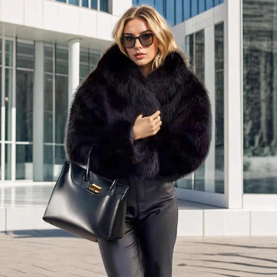 Damen Kurze Kapuzen-Faux-Fur-Jacke mit dichtem Hochflor, Boxy-Silhouette und elastischem Saum Nord Taschen
