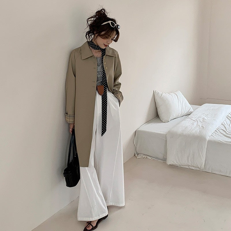 Damen leichter Trenchcoat mit kontrastierten Karomanschetten Nord Taschen
