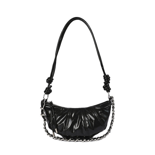 Damen Umhängetasche mit elegantem Kettenverlauf und hochglänzendem Finish Nord Taschen