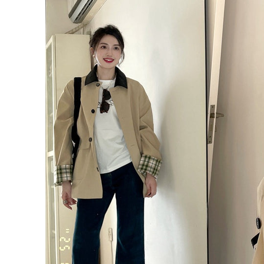Damen Kurztrenchjacke im Oversize-Schnitt mit Kontrastkragen und karierten Umschlagmanschetten Nord Taschen