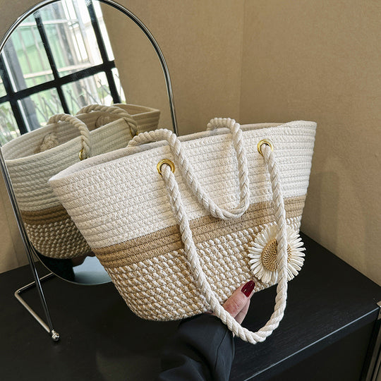 Damen Trendige Strandtasche mit geflochtenen Griffen und dekorativer Blüte Nord Taschen