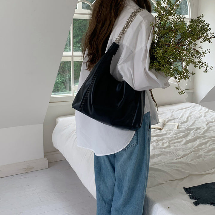 Damen Hobo-Tasche mit elegantem Kettenhenkel und modernem Design Nord Taschen