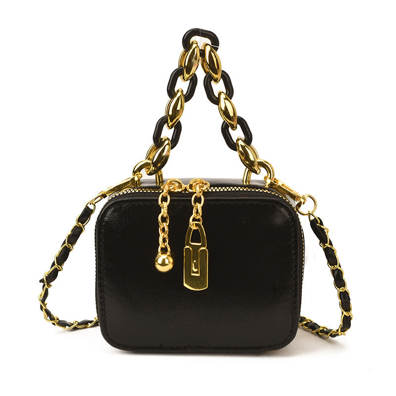 Damen Clutch mit luxuriösem Kettenakzent und elegantem Design Nord Taschen