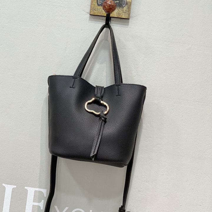 Damen Hobo-Tasche mit modernem Verschluss und praktischem Tragegurt Nord Taschen