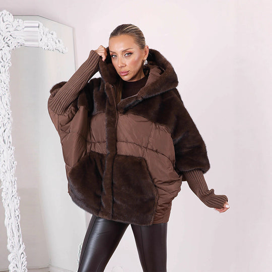 Damen Kurz geschnittene gesteppte Kapuzenjacke mit voluminösem Webpelzbesatz und Oversize‑Silhouette Nord Taschen