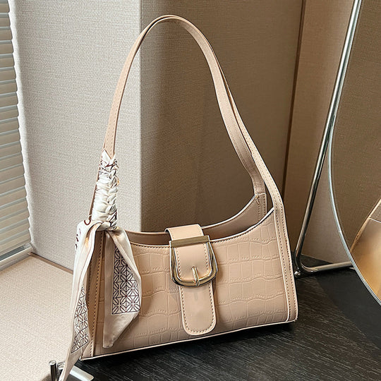 Damen Handtasche mit elegantem Kettenverschluss und modischem Design Nord Taschen