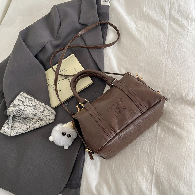 Damen elegante Umhängetasche mit modischem Anhänger Nord Taschen