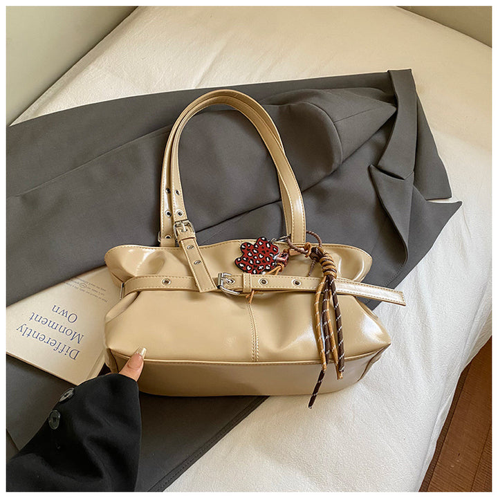 Damen Handtasche mit modernem, glänzendem Finish und verstellbarem Tragegurt Nord Taschen
