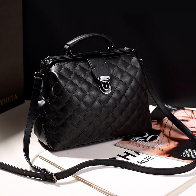 Damen Handtasche aus hochwertigem, gestepptem Kunstleder mit eleganter Schnalle Nord Taschen