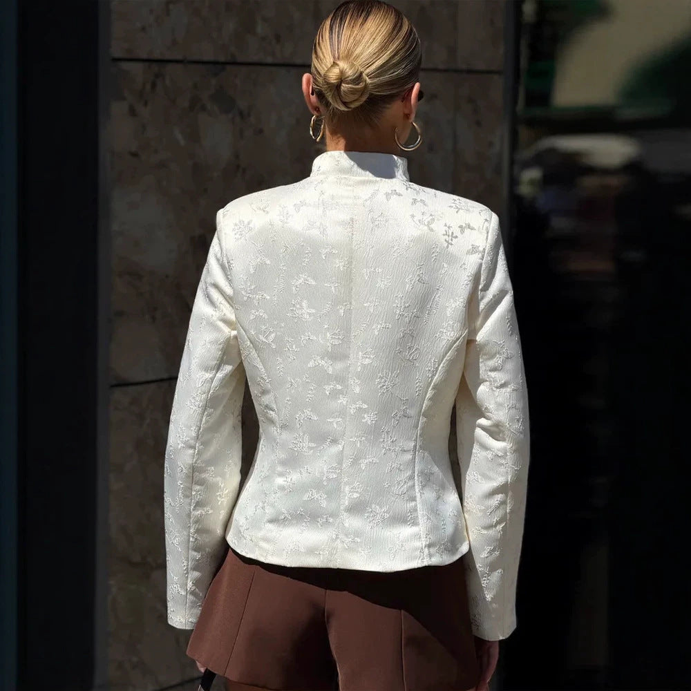 Damen Taillierter Jacquard-Blazer mit überlappendem Revers und dekorativen Knöpfen Nord Taschen