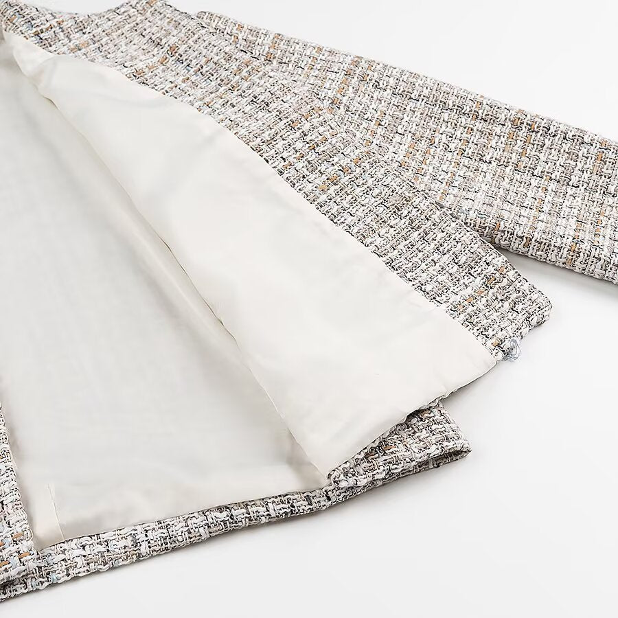 Damen Kurzjacke aus Bouclé‑Tweed mit rundem Ausschnitt und dekorativen Goldknöpfen Nord Taschen