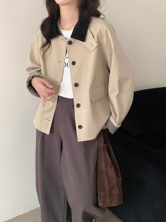 Damen Kurzmantel im Mac-Stil mit kontrastierendem Samtkragen und karierten Ärmelaufschlägen Nord Taschen