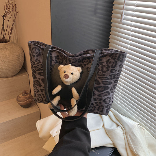 Damen Umhängetasche mit verspieltem Tiermotiv und hochwertigem Leder Nord Taschen