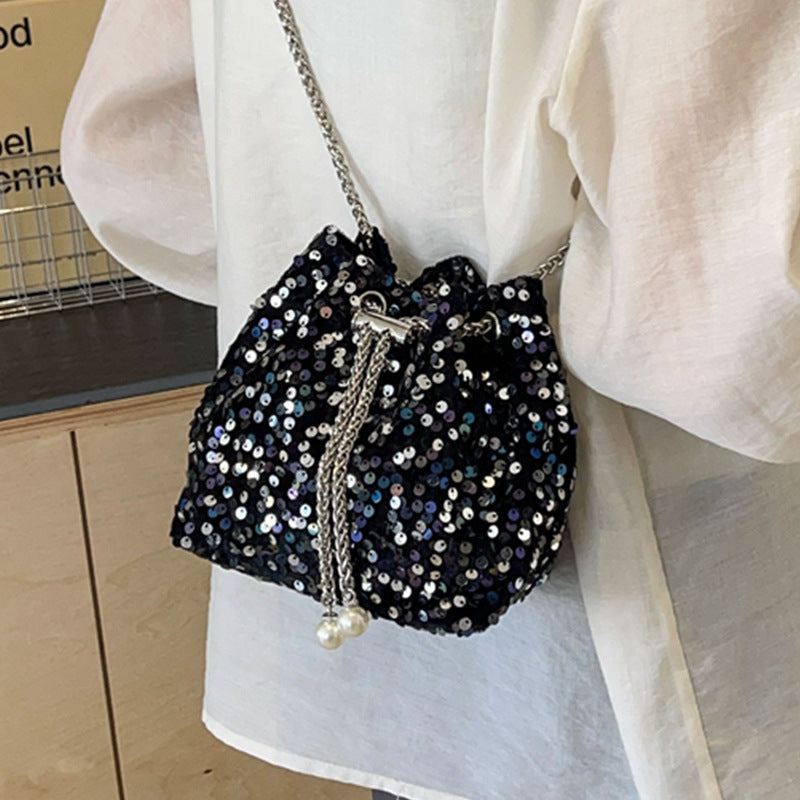 Damen Glitzernde Beuteltasche mit elegantem Kettenriemen Nord Taschen