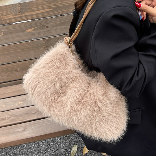 Damen Umhängetasche aus hochwertigem Kunstfell mit elegantem Detail Nord Taschen