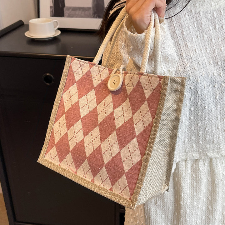 Damen Jute Tragetasche mit elegantem Rautenmuster und praktischen Holzknopfverschluss Nord Taschen