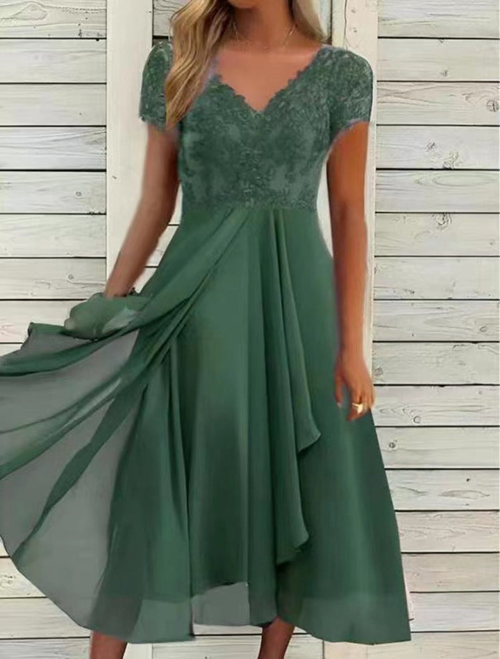 Damen Maxikleid mit elegantem Spitzeneinsatz und fließendem Rock