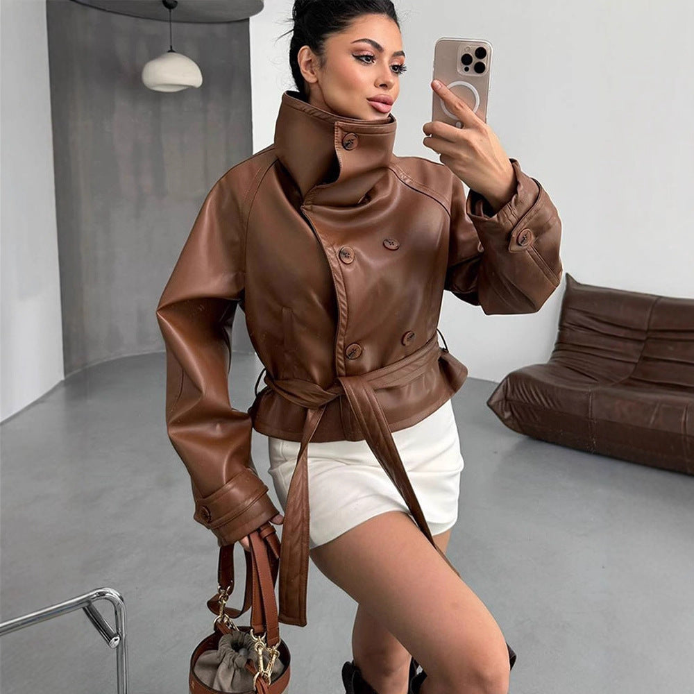 Damen Taillierte Kurzblouson‑Jacke aus Lederimitat mit hohem Stehkragen und Bindegürtel Nord Taschen