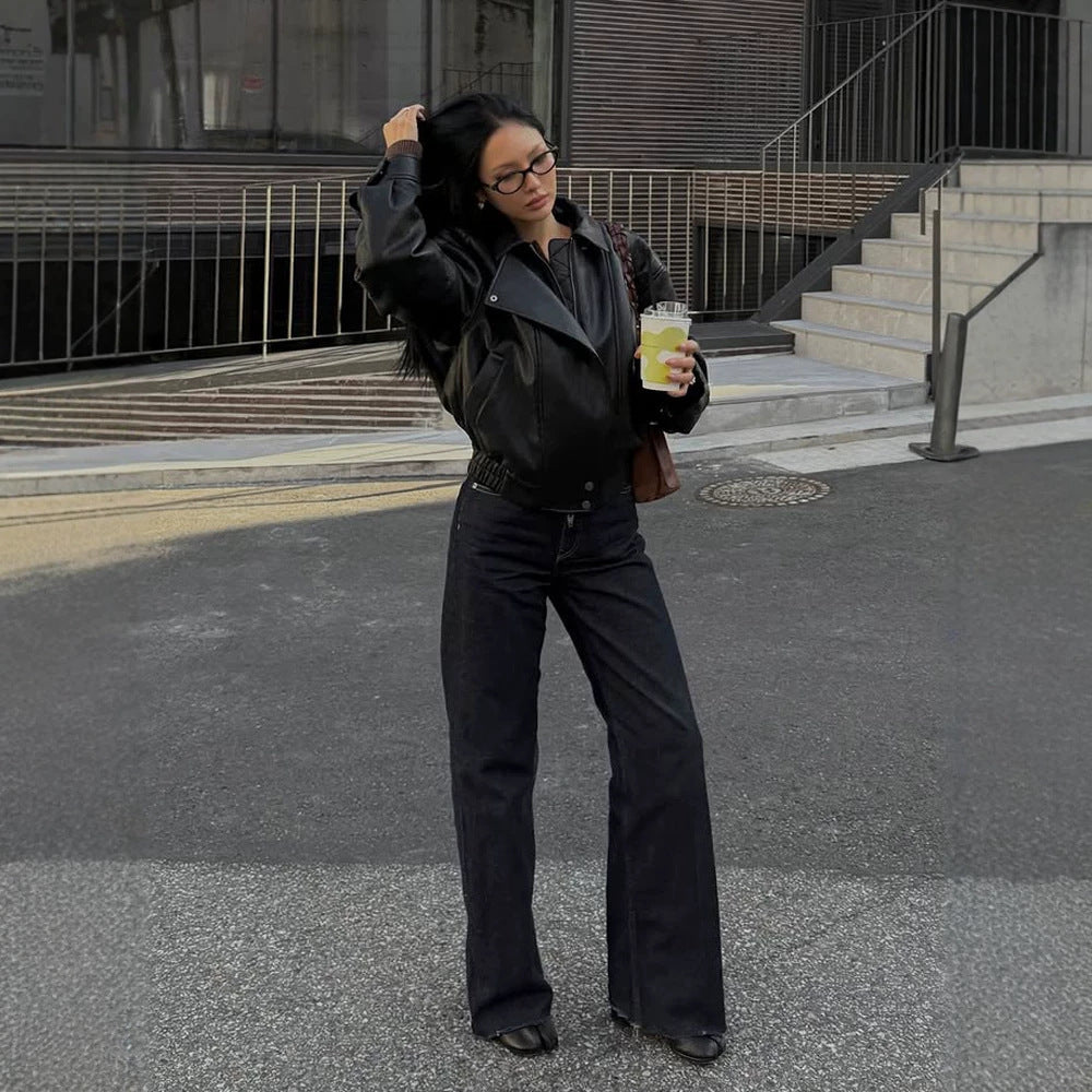 Damen Taillierter Boxy-Bomber aus softem Veganleder mit markantem Revers und Raglanärmeln Nord Taschen