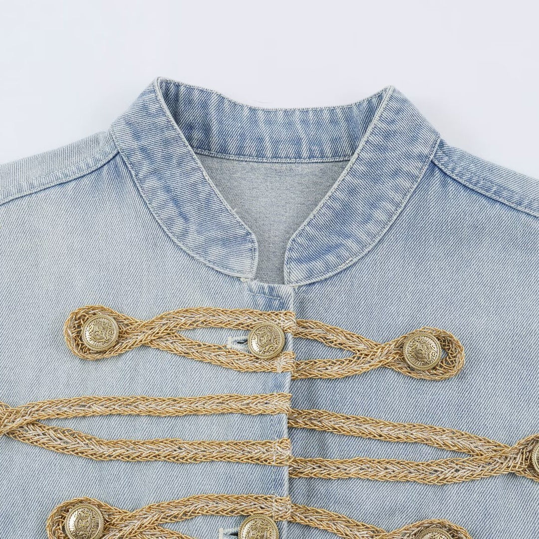Damen Kurz geschnittene Jeansjacke im Military‑Stil mit dekorativen Kordelapplikationen Nord Taschen