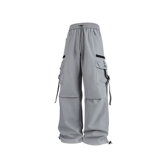 Herren Weite Cargo-Hose mit Multifachtaschen, verstellbarem Tunnelzugbund und modularen Gurt‑Details Nord Taschen