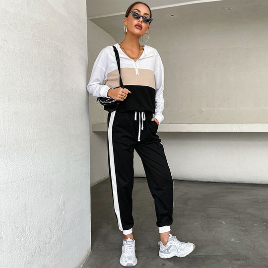 Damen Sportives Jogging-Set mit Kapuze, Tunnelzughose & Seitenstreifen Nord Taschen