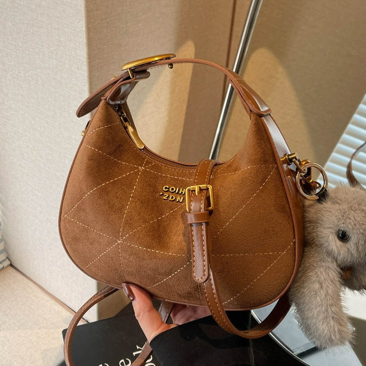 Damen Henkeltasche aus weichem Veloursleder mit abnehmbarem Plüschanhänger Nord Taschen