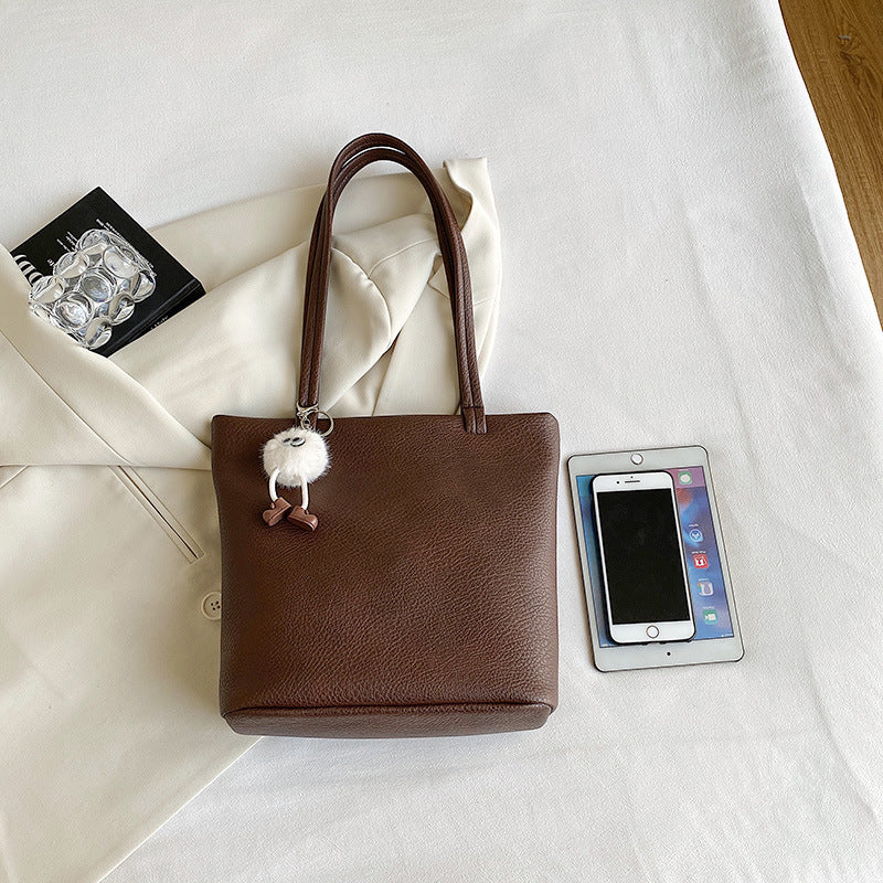 Damen Kunstleder Shopper-Tasche mit modischem Anhänger Nord Taschen