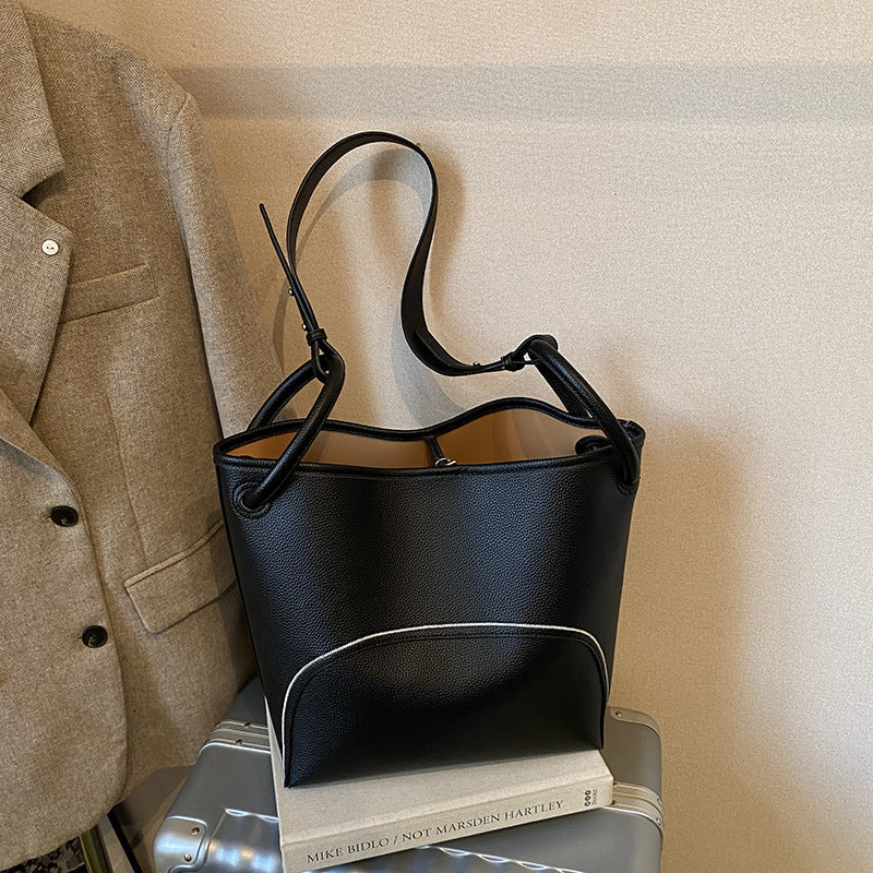 Damen Hobo-Tasche aus geschmeidigem Kunstleder mit modernen Akzenten Nord Taschen