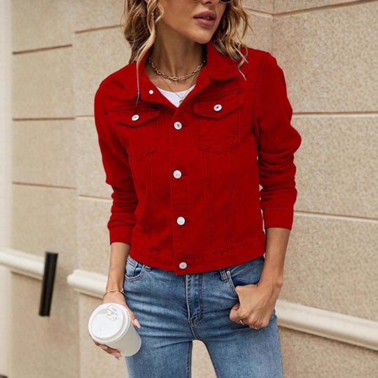Damen taillierte kurze Jeansjacke im Trucker‑Stil mit Pattentaschen Nord Taschen