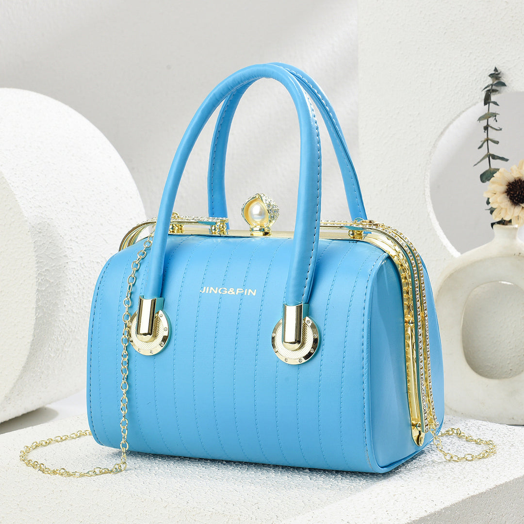 Damen elegante Handtasche im modernen Design mit goldenen Details Nord Taschen