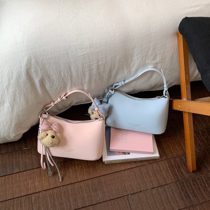 Damen Schultertasche mit niedlichem Anhänger Nord Taschen