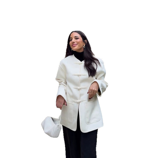 Damen Kurzmantel mit chinesischen Knebelverschlüssen, Oversize-Ärmeln und aufgesetzten Taschen Nord Taschen