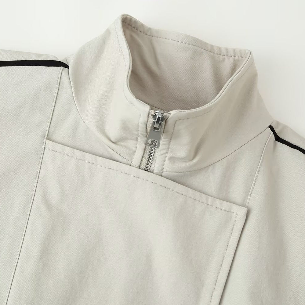 Damen Sportlich-minimalistische Übergangsjacke mit hohem Funnelkragen, verdeckter Leiste und Kontrastpaspel Nord Taschen