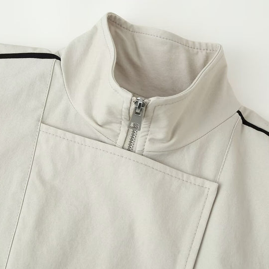 Damen Sportlich-minimalistische Übergangsjacke mit hohem Funnelkragen, verdeckter Leiste und Kontrastpaspel Nord Taschen
