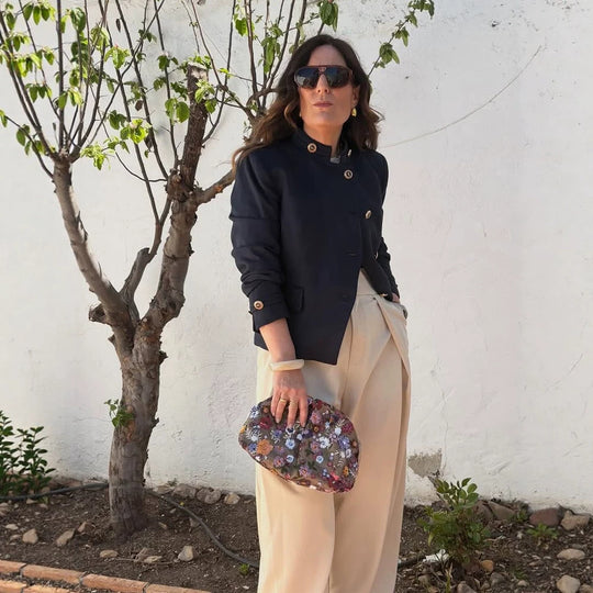 Damen Taillierter Blazer mit Stehkragen und goldenen Zierknöpfen Nord Taschen